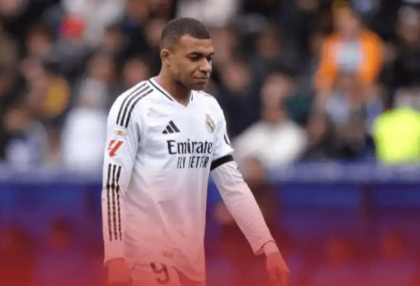 西甲官宣处罚姆巴佩：禁赛3场+巨额罚款，巴萨球迷怒斥危险犯规