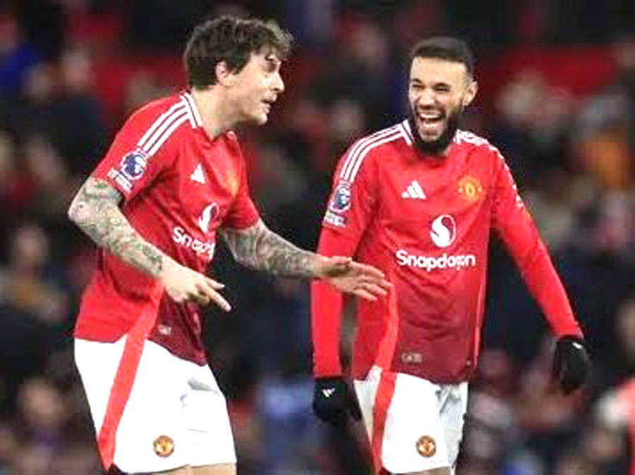 曝曼联半场换人内幕！后防两人紧急离场回家，阿莫林证实球员无恙