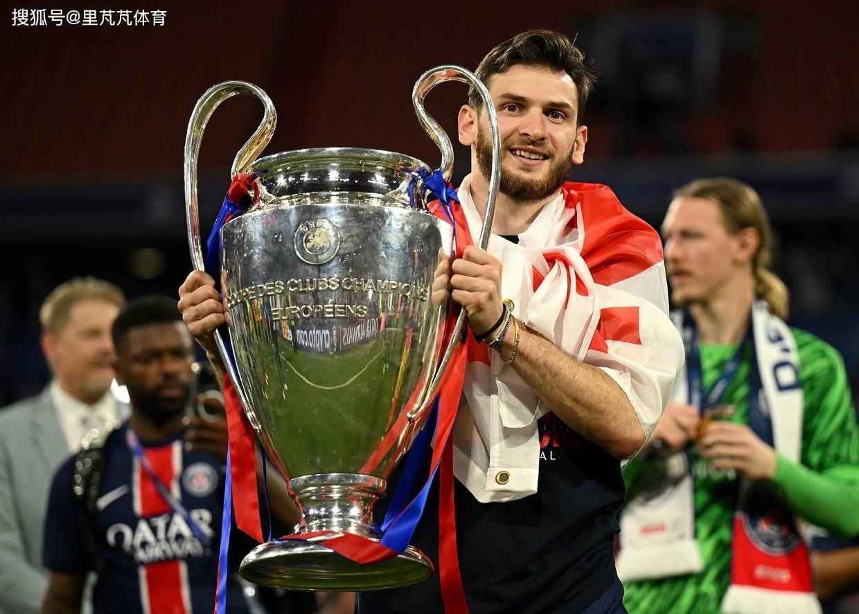 伟大的转会！K77冬窗加盟助巴黎登顶欧冠，本赛季已收获四座奖杯