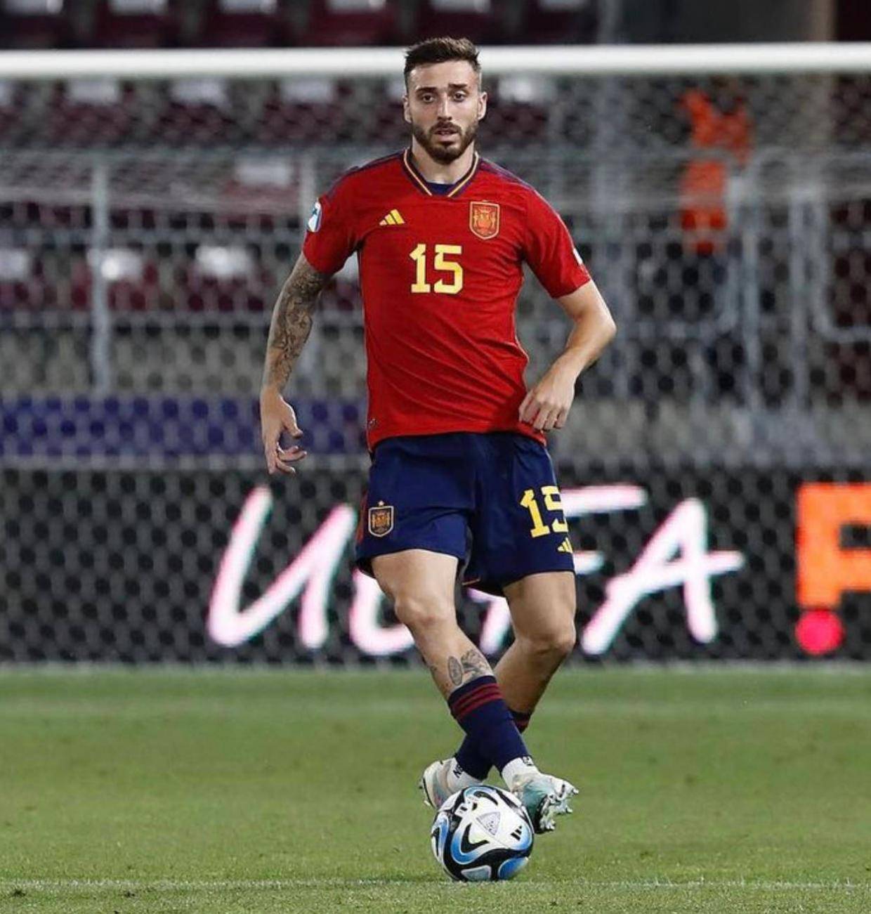 据报道：切尔西试图在今年夏天出价3000万英镑签下24岁的意甲球星