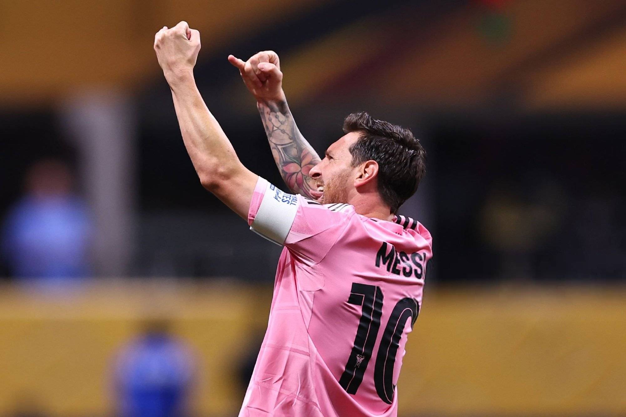 梅西从未输给葡萄牙俱乐部！皇马球迷被新月球迷喊“梅西”！